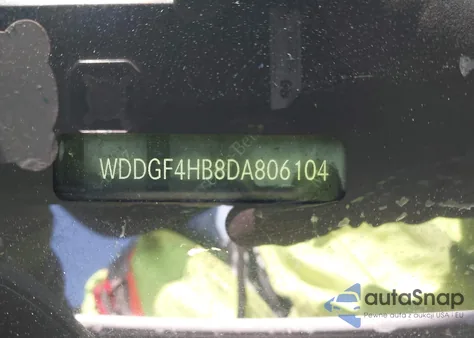 2013 Mercedes-Benz C 250 Sport z USA, uszkodzony, nr VIN WDDGF4HB8DA806104